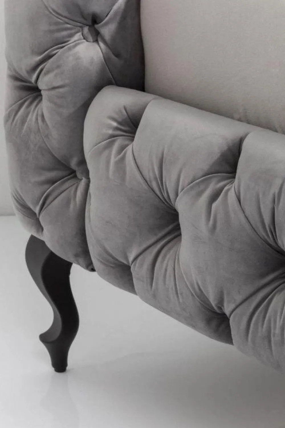 bed_desire_fluweel_zilvergrijs_xcm_3-2.webp KARE Design Bed Desire Fluweel Zilvergrijs 200x200cm