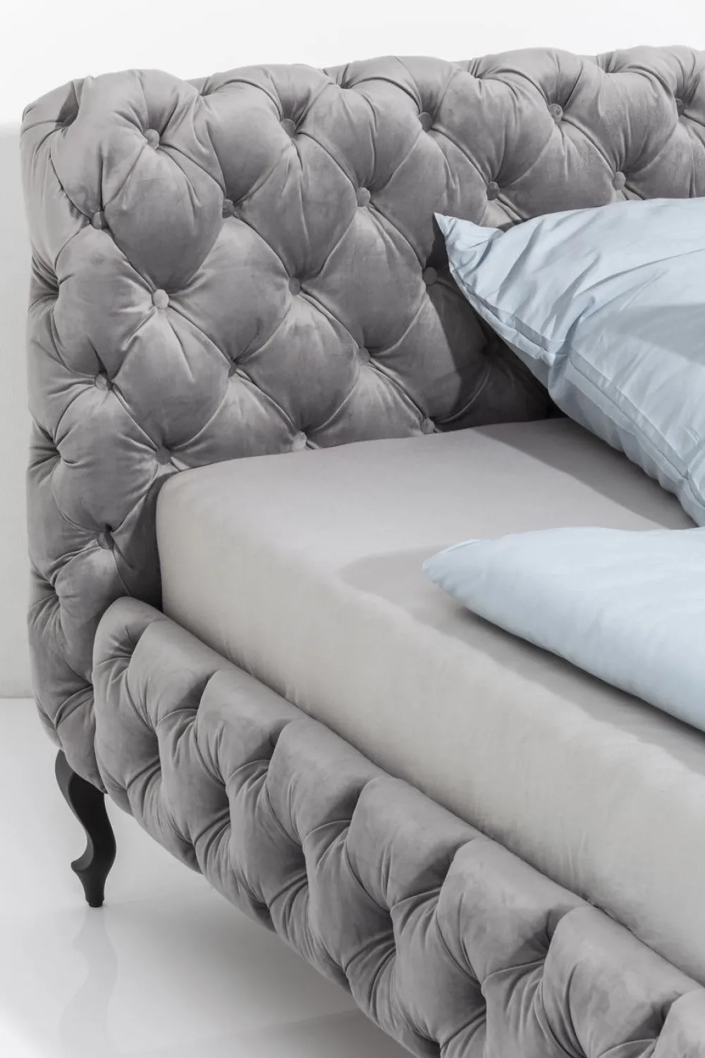 bed_desire_fluweel_zilvergrijs_xcm_3.webp KARE Design Bed Desire Fluweel Zilvergrijs 160x200cm