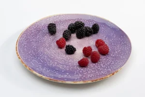 KARE Design Bord Shirley Violet Ø26cm