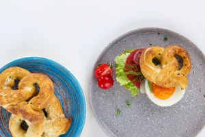 KARE Design Bord Swirl Blauw Ø19cm