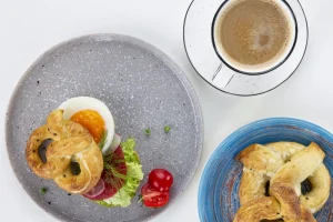 KARE Design Bord Tief Swirl Blauw Ø21cm