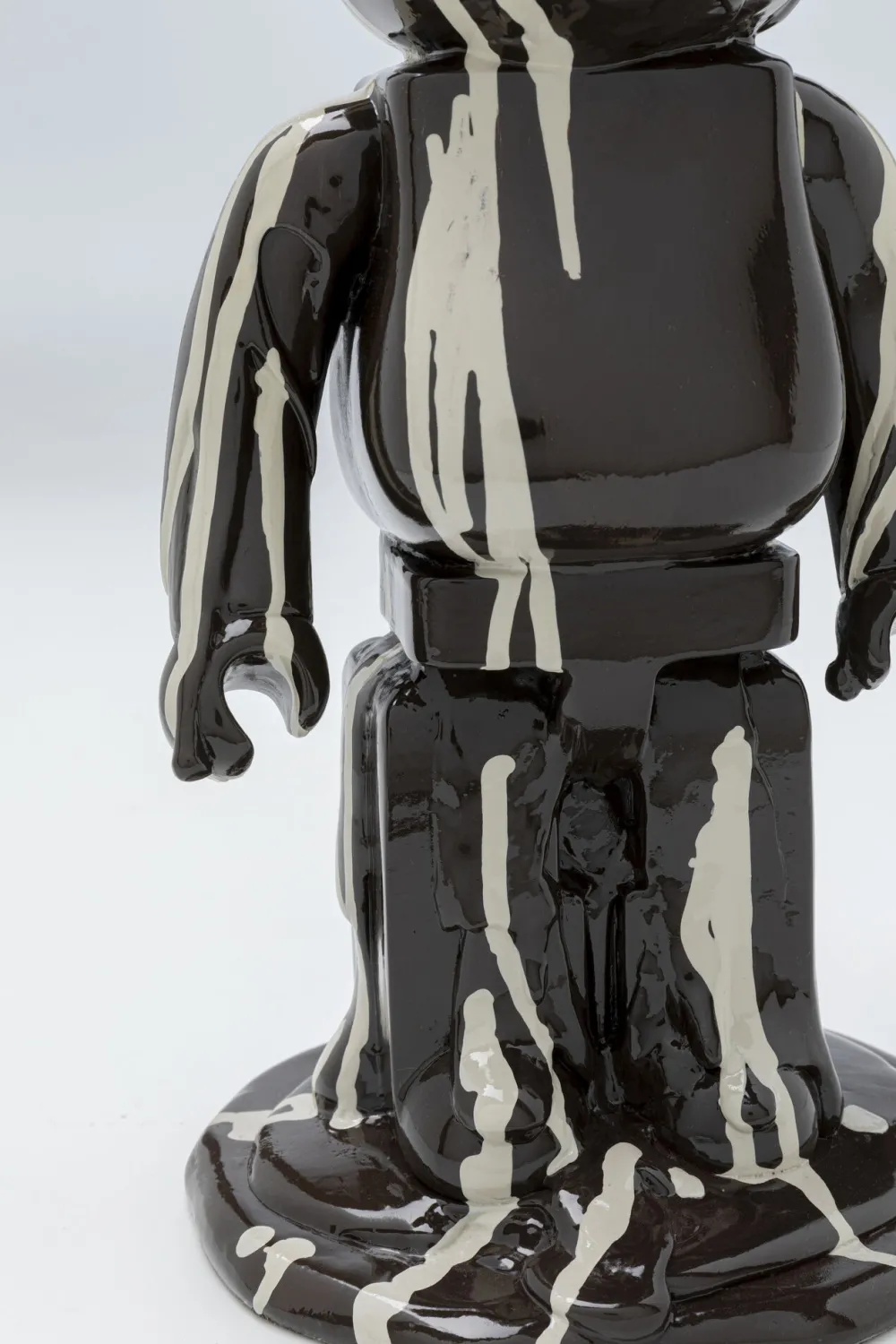 decofiguur_gelato_bear_black_cm_5.webp KARE Design Decofiguur Gelato Bear Black 40cm