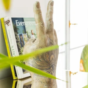 KARE Design Decofiguur Hand Victory Tattoo Eye 36cm