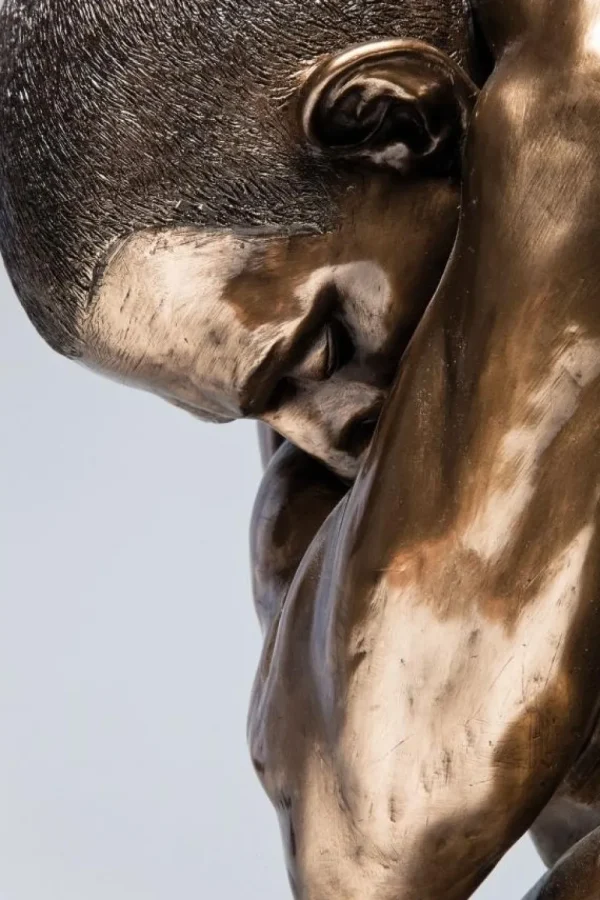 KARE Design Decofiguur Nude Man Hug Brons 54cm