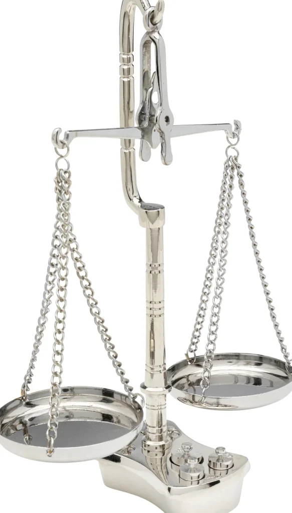 KARE Design Decofiguur Scale 23cm