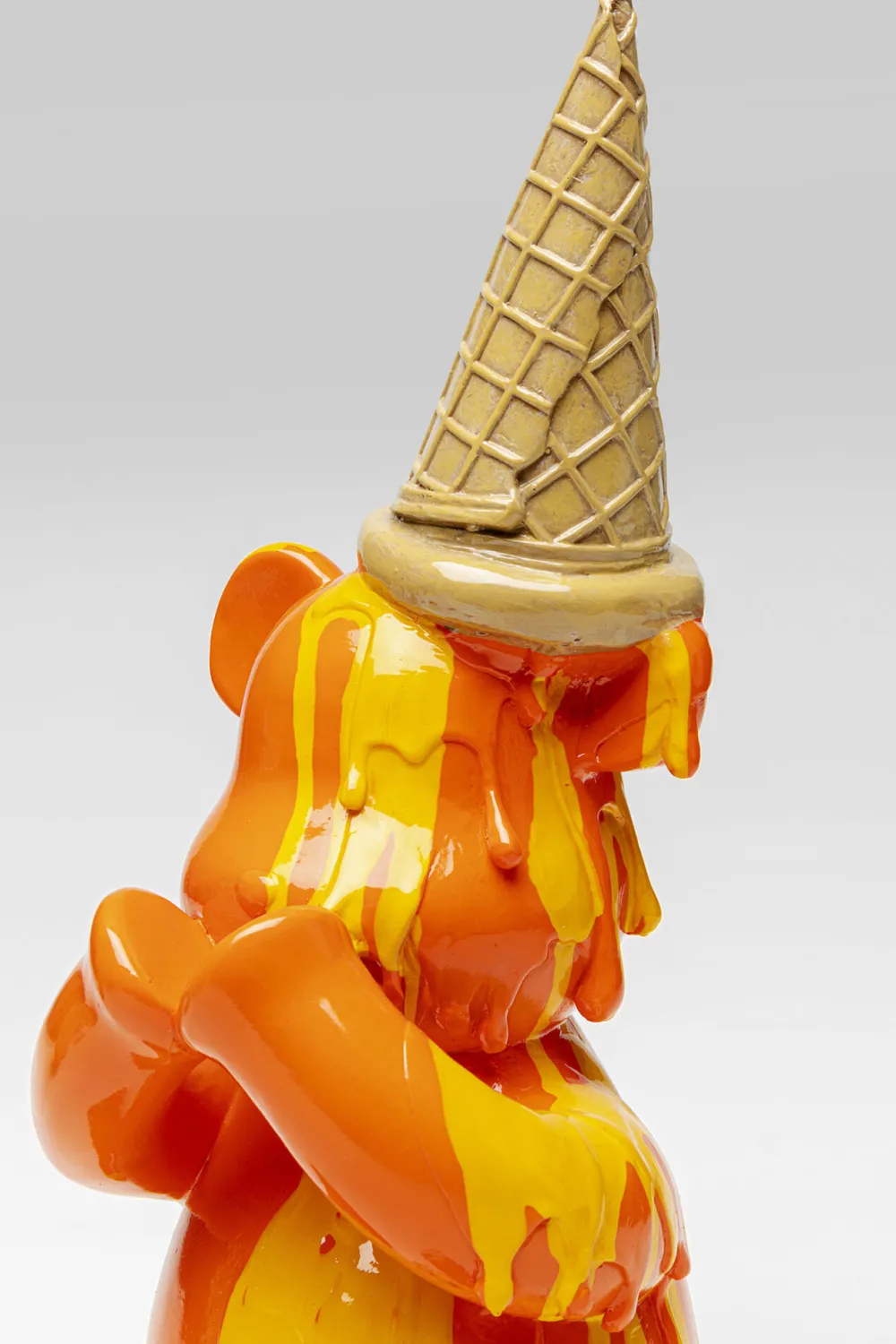 decofiguur_sitting_gelato_bear_4.webp KARE Design Decofiguur Sitting Gelato Bear