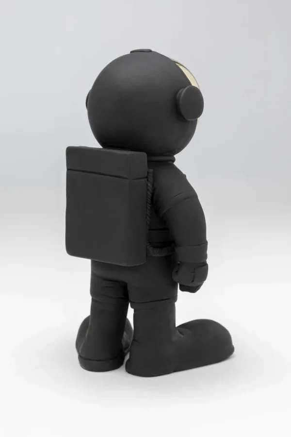 KARE Design Decofiguur Welcome Astronaut Black 27cm