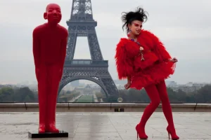 KARE Design Decofiguur Welcome Guests Rood XL