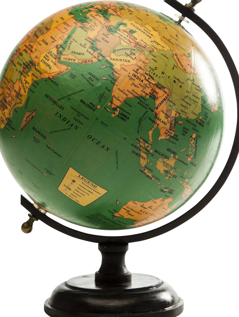 decofiguur_wereldbol_vintage_willekeurige_kleur_2.webp KARE Design Decofiguur Wereldbol Vintage Willekeurige Kleur