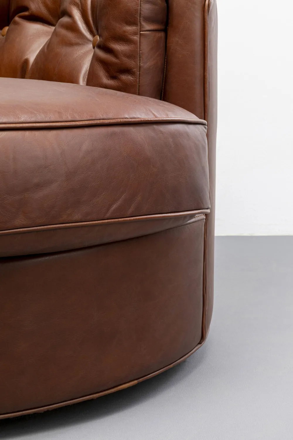 draaibare_fauteuil_music_hall_leather_brown_4.webp KARE Design Draaibare Fauteuil Music Hall Leather Brown