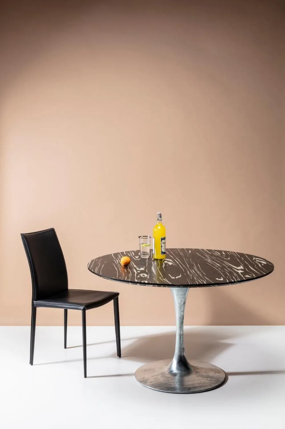 eetkamerstoel_milano_zwart_4.webp KARE Design Eetkamerstoel Milano Zwart