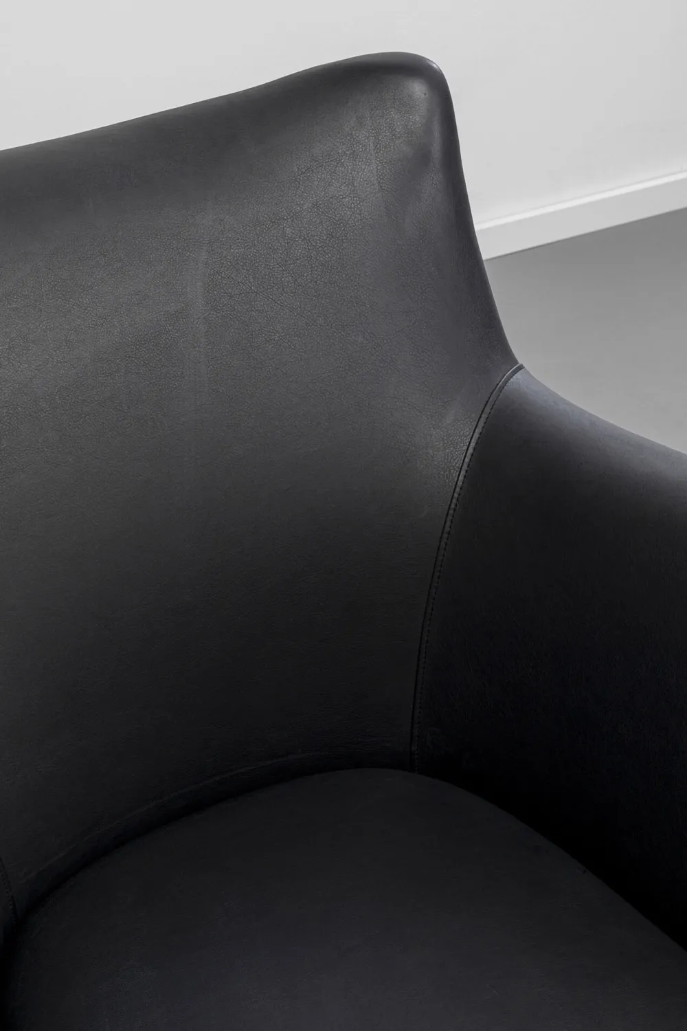 fauteuil_goldfinger_smart_leather_black_4.webp KARE Design Fauteuil Goldfinger Smart Leather Black