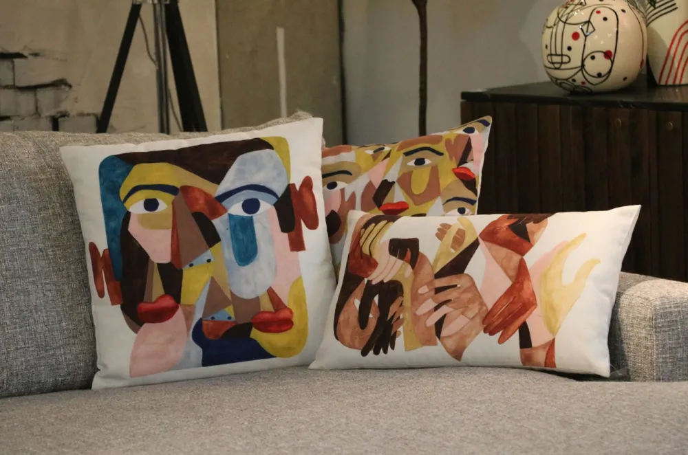 kussen_artistic_hands_xcm_5.webp KARE Design Kussen Artistic Hands 50x30cm