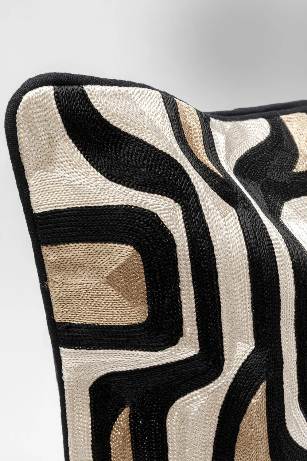 kussen_lybyrintho_line_xcm_4.webp KARE Design Kussen Lybyrintho Line 50x50cm