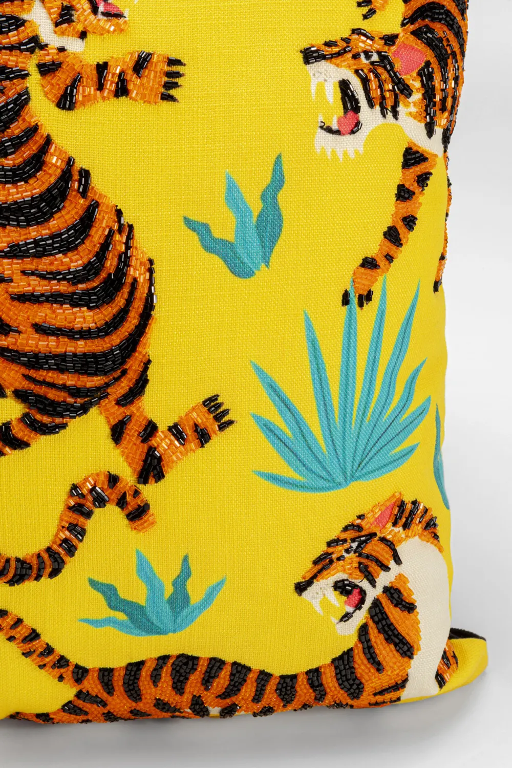 kussen_tiger_love_geel_xcm_3.webp KARE Design Kussen Tiger Love Geel 45x45cm