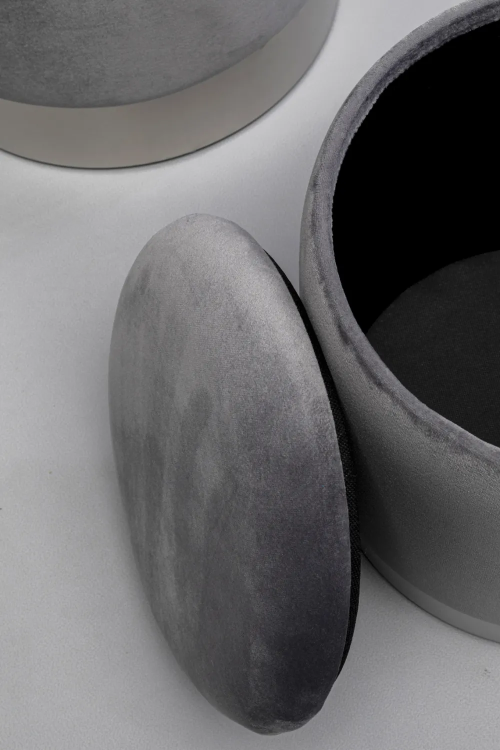 poef_cherry_storage_grey_silver_set_5.webp KARE Design Poef Cherry Storage Grey Silver (2/set)