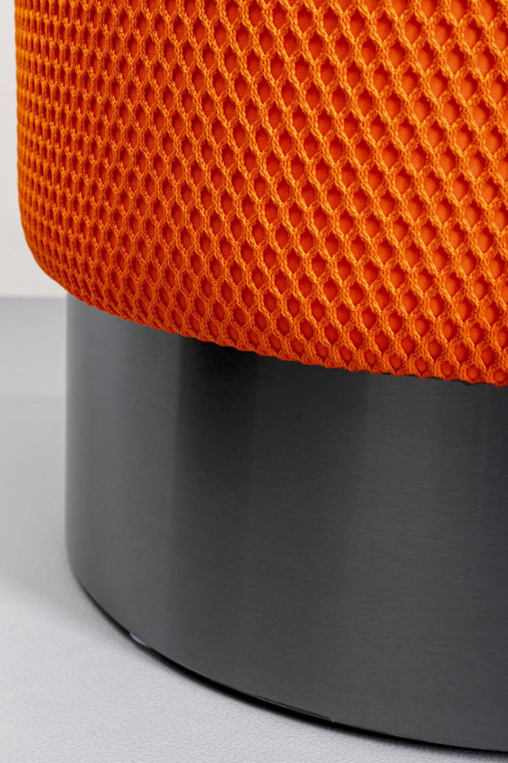poef_jody_orange_mesh_black_cm_3.webp KARE Design Poef Jody Orange Mesh Black 35cm