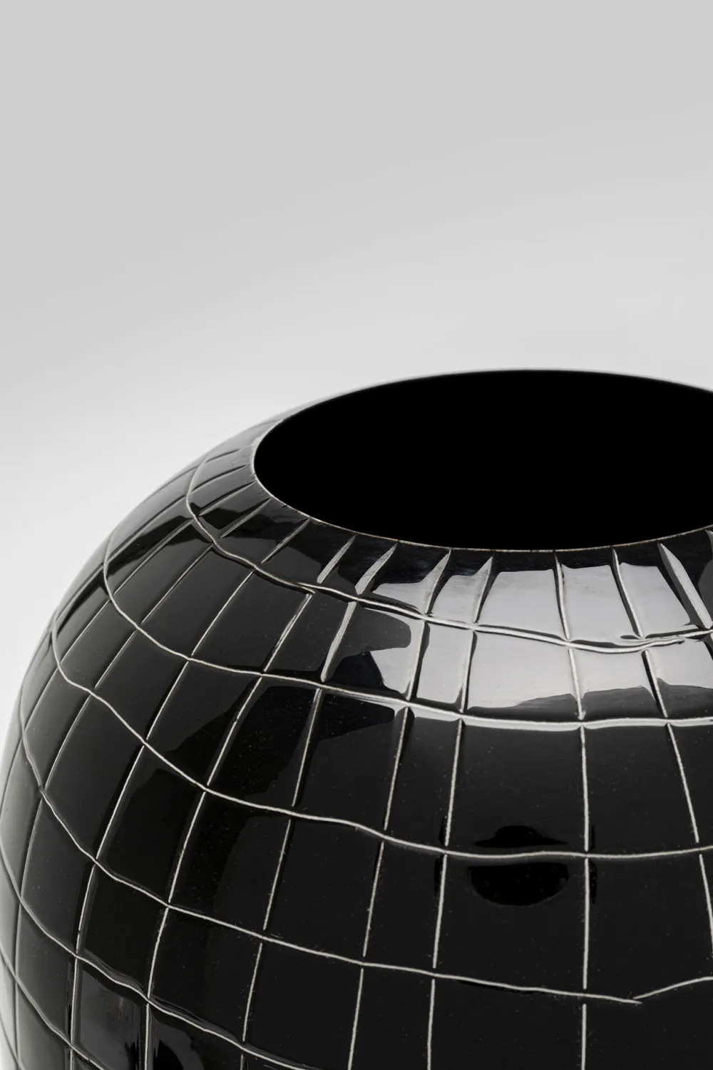 vaas_black_mesh_cm_0.webp KARE Design Vaas Black Mesh 26cm