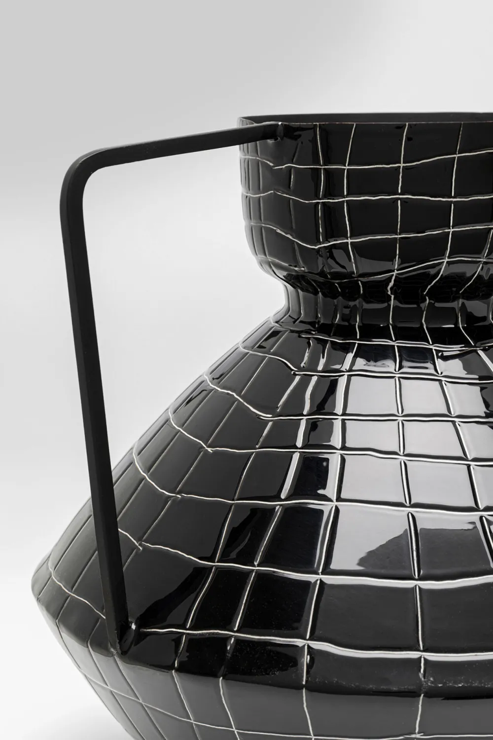 vaas_black_mesh_handle_cm_2.webp KARE Design Vaas Black Mesh Handle 29cm
