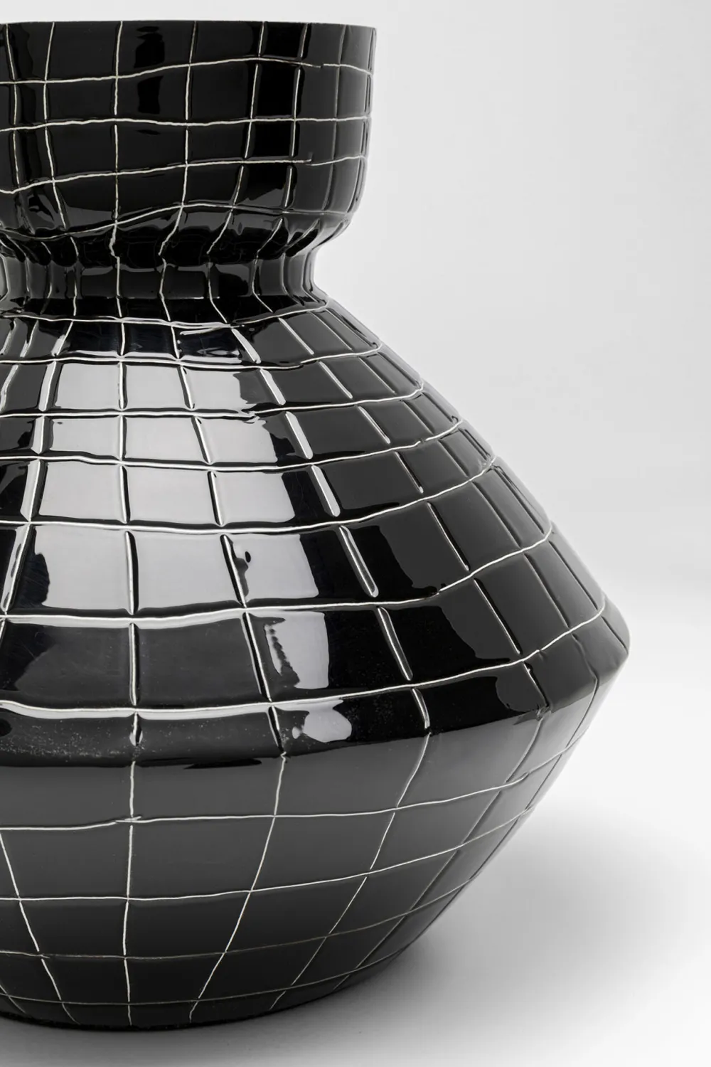 vaas_black_mesh_handle_cm_3.webp KARE Design Vaas Black Mesh Handle 29cm
