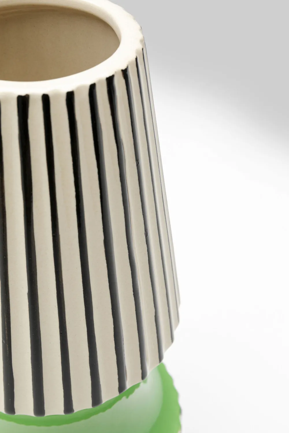 vaas_calabria_green_cm_3.webp KARE Design Vaas Calabria Green 26cm