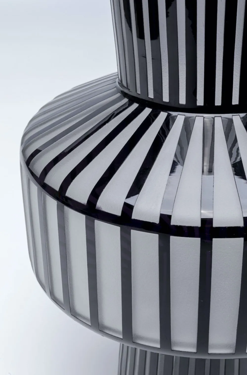 vaas_roulette_belly_cm_3.webp KARE Design Vaas Roulette Belly 42cm