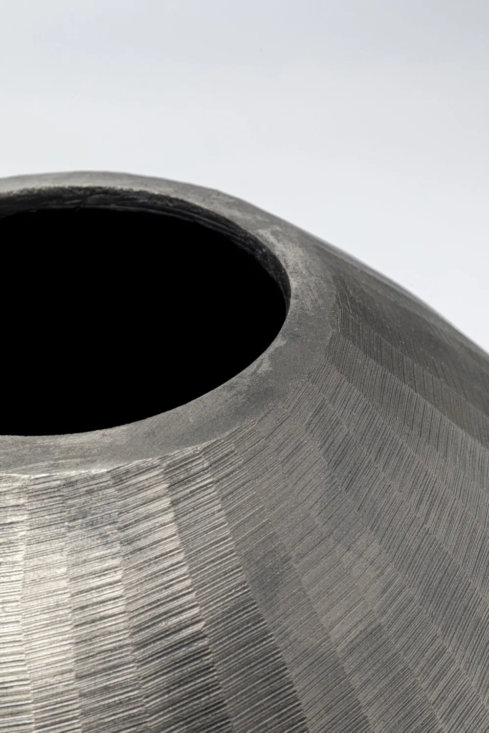 vaas_sacramento_carving_silver_cm_1.webp KARE Design Vaas Sacramento Carving Silver 30cm