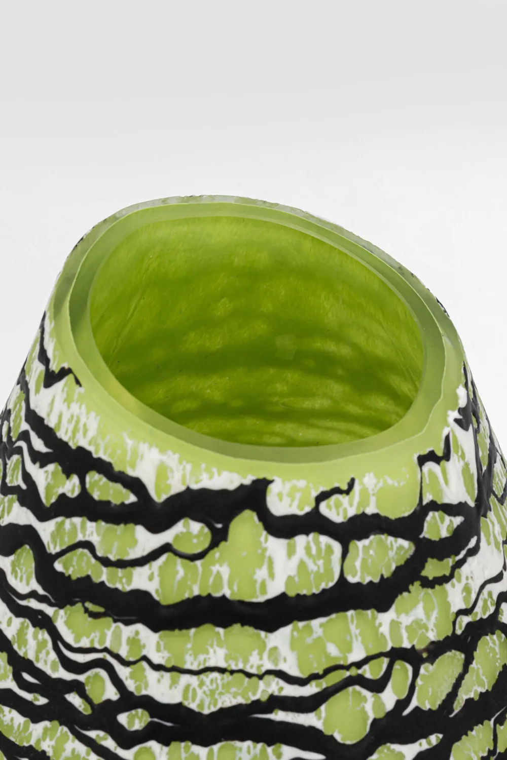 vaas_volante_green_cm_1.webp KARE Design Vaas Volante Green 27cm